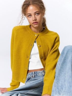 GU Puffy Crew Neck Short Mustard Cardigan